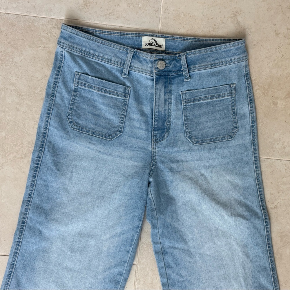Jordache Women’s Wide-Leg Jeans – Size 8 – Light Wash Denim - Picture 3 of 12